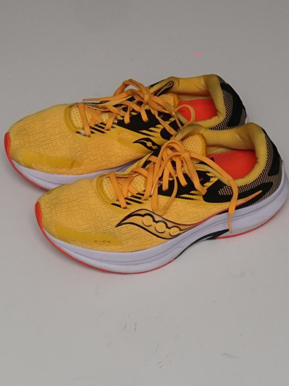 Saucony Axon 2 Women Size 10.5 Yellow Athletic Running Shoes Sneakers